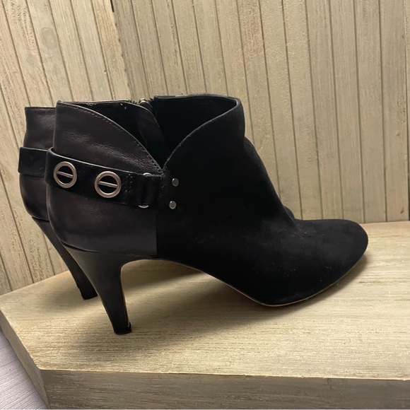 Vince Camuto Black Leather & Suede Heeled Booties 8M - Picture 8 of 13